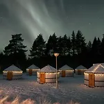Arctic Shaman Adventures -jurtta Fogadó