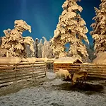 Fogadó Arctic Shaman Adventures -jurtta *