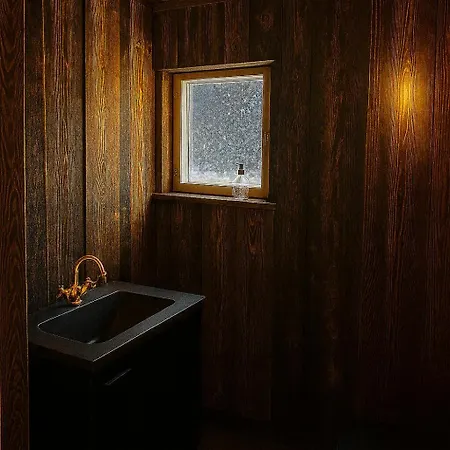 Arctic Shaman Adventures -jurtta Locanda