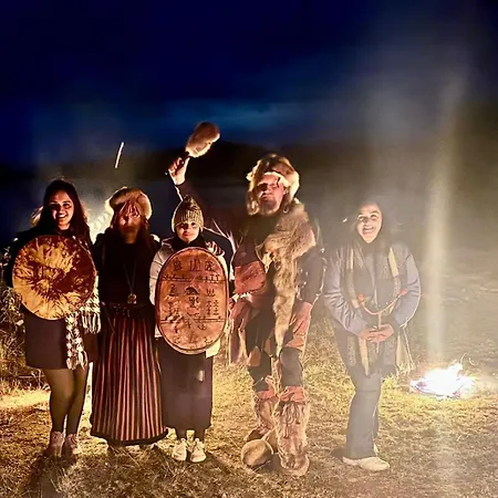 Värdshus Arctic Shaman Adventures -jurtta *